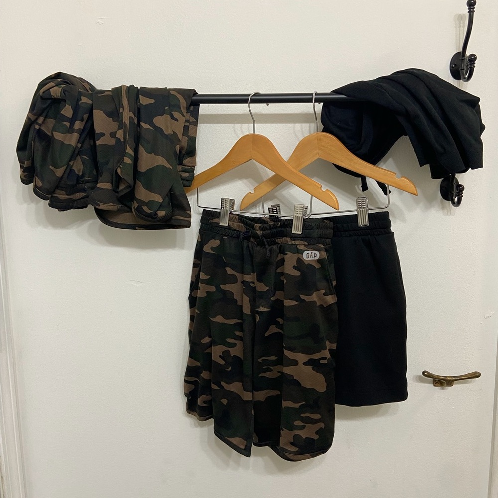 Gap Kids Boys Camouflage and Black Mesh Shorts ( total 5 pairs )
